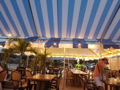 Key Largo Fisheries Backyard Cafe